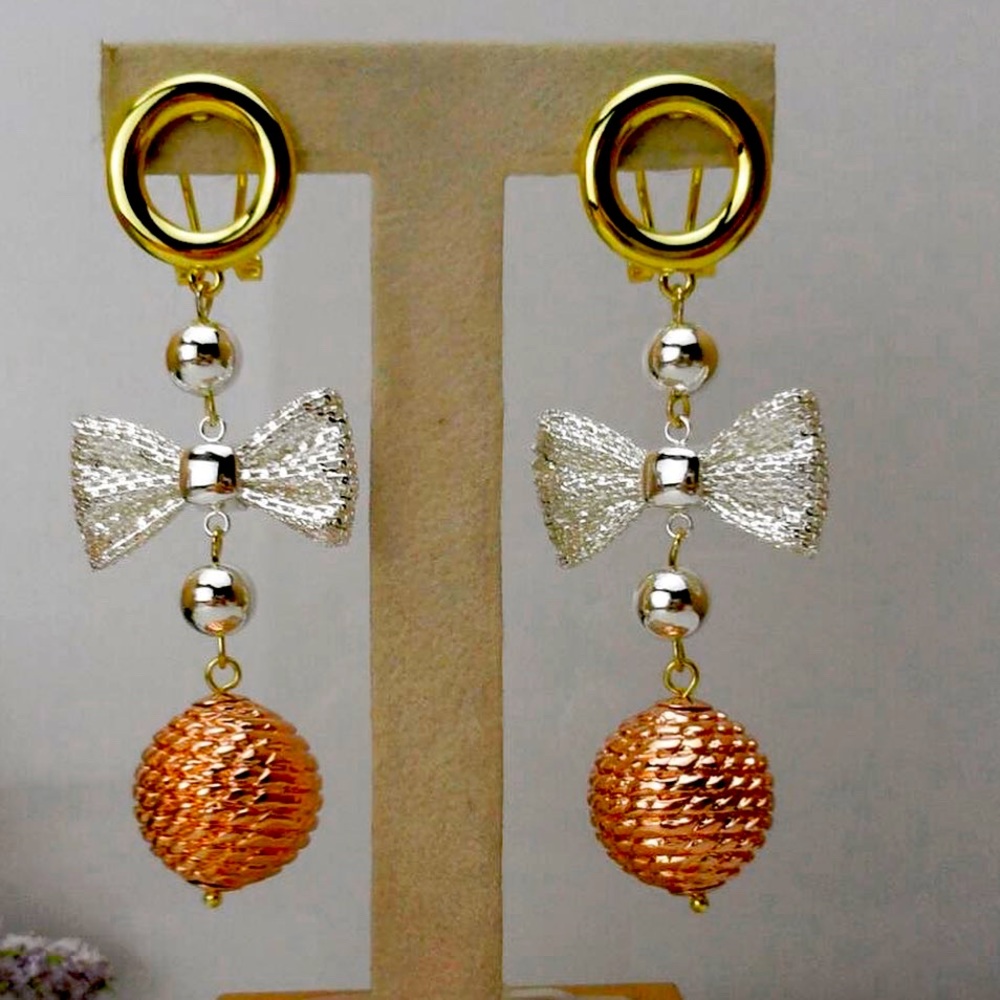 Woman’s 18k gold plated drop earrings